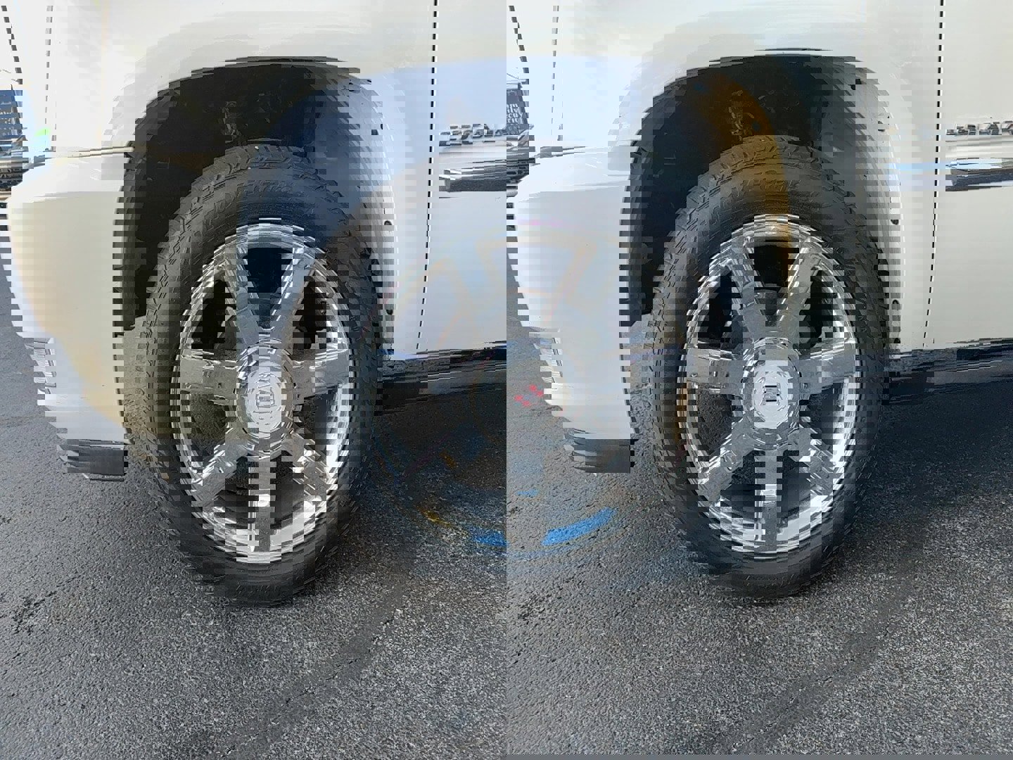 Used 2014 Cadillac Escalade Luxury image 9