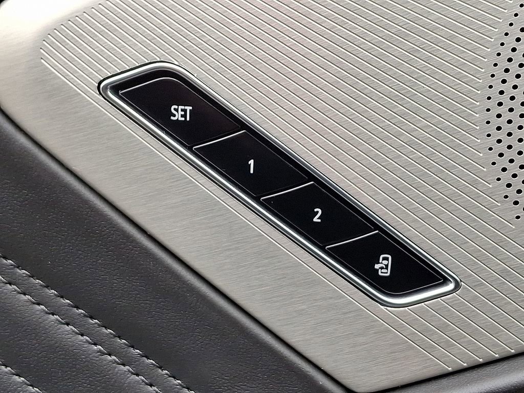 Used 2025 Chevrolet Corvette Z06 RWD image 24