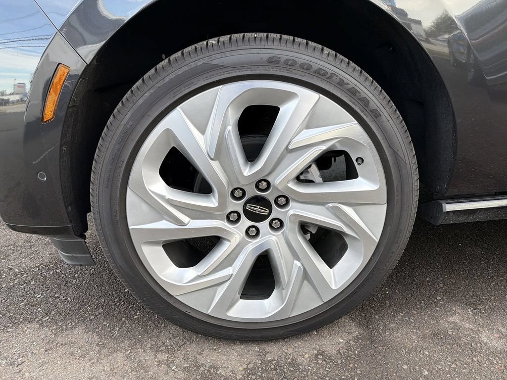 New 2025 Lincoln Navigator L Reserve AWD/4WD image 13