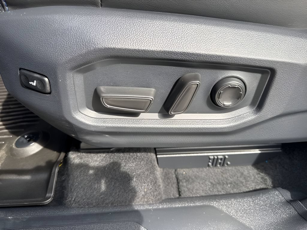 Used 2025 Toyota Tundra Platinum AWD/4WD image 10