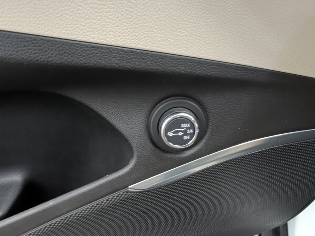 Used 2019 Buick Enclave Essence FWD image 12
