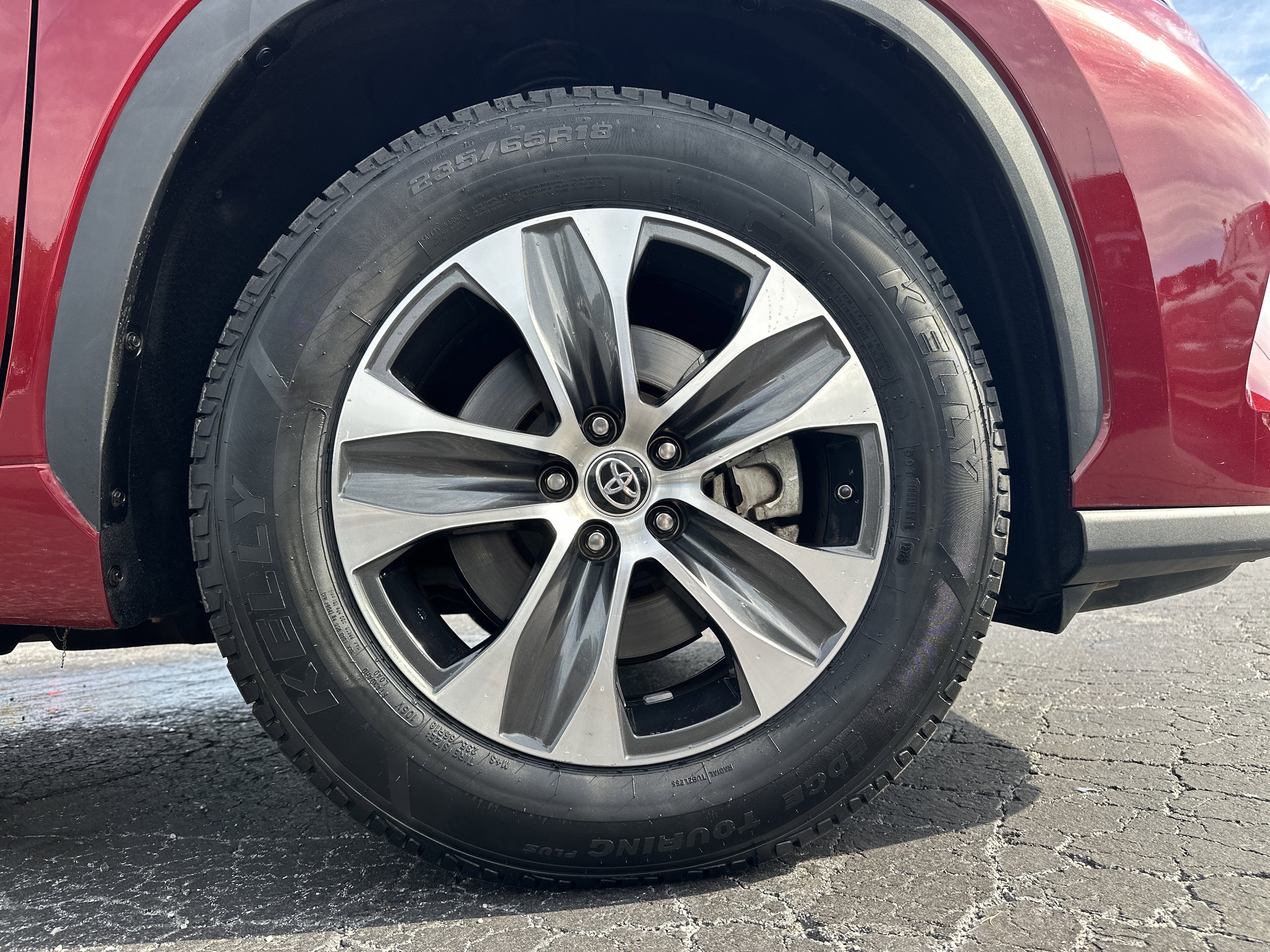 Used 2023 Toyota Highlander XLE image 13