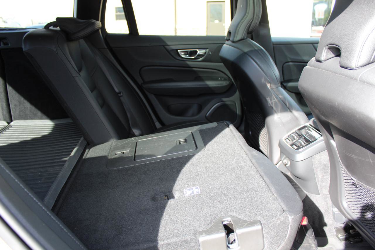 Used 2020 Volvo V60 T5 Cross Country image 57