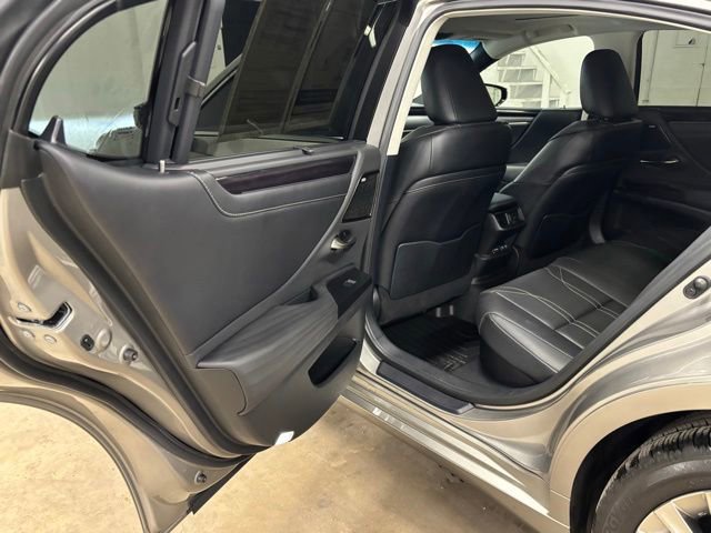 Used 2021 Lexus ES 300h Ultra Luxury w/ Accessory Package 2 FWD image 17