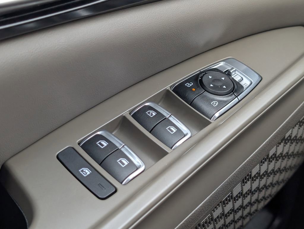 Used 2025 Kia Carnival FWD image 31