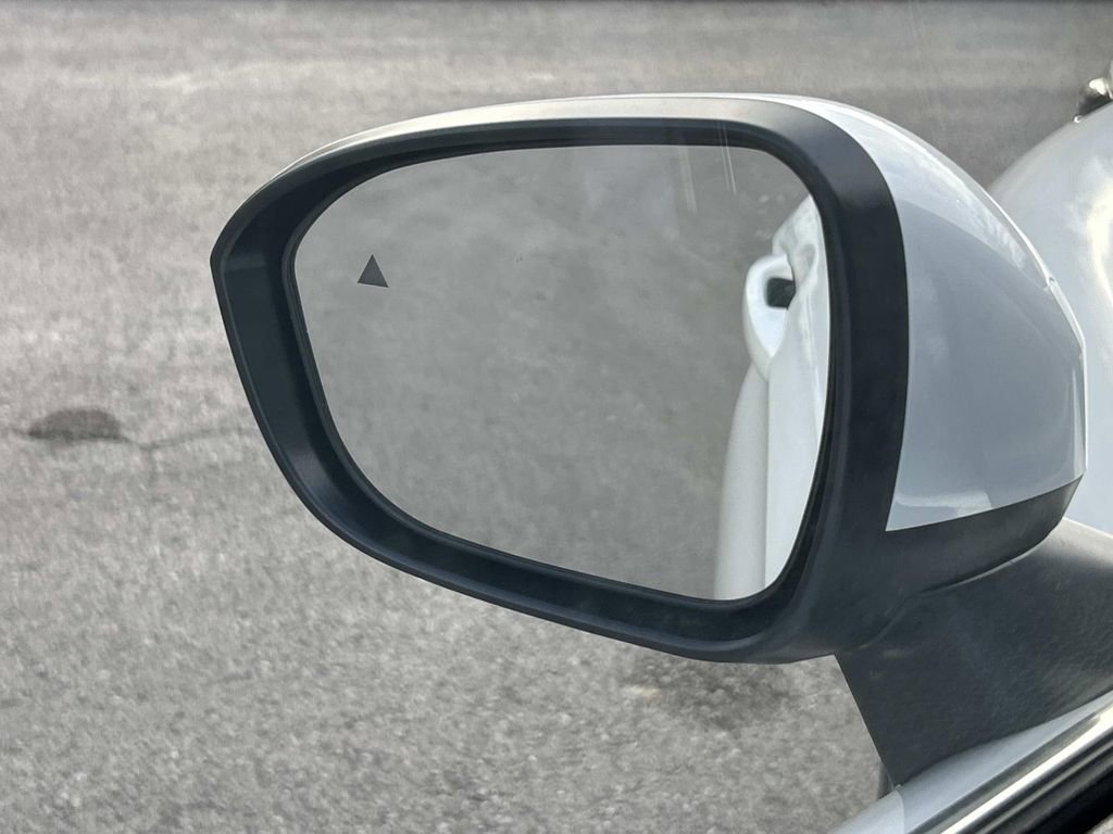 New 2026 Mitsubishi Outlander SE image 15