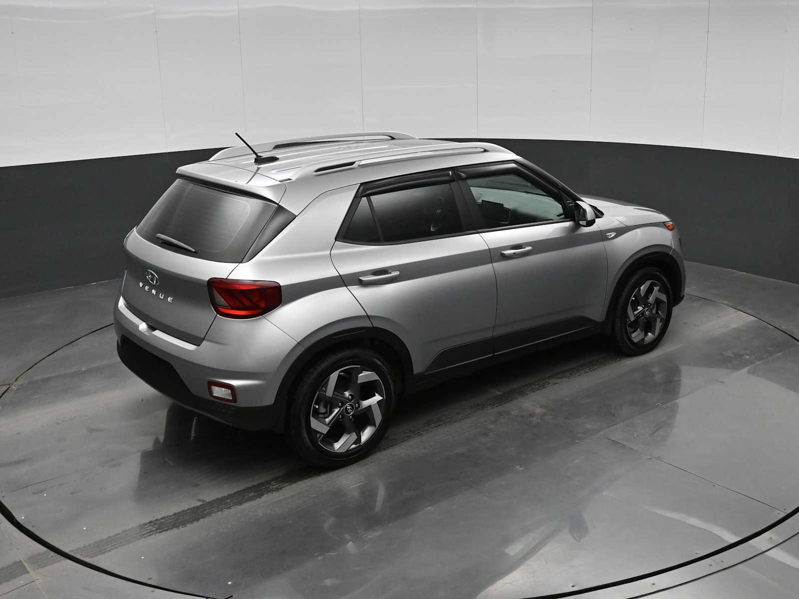 Used 2024 Hyundai Venue SEL FWD image 30