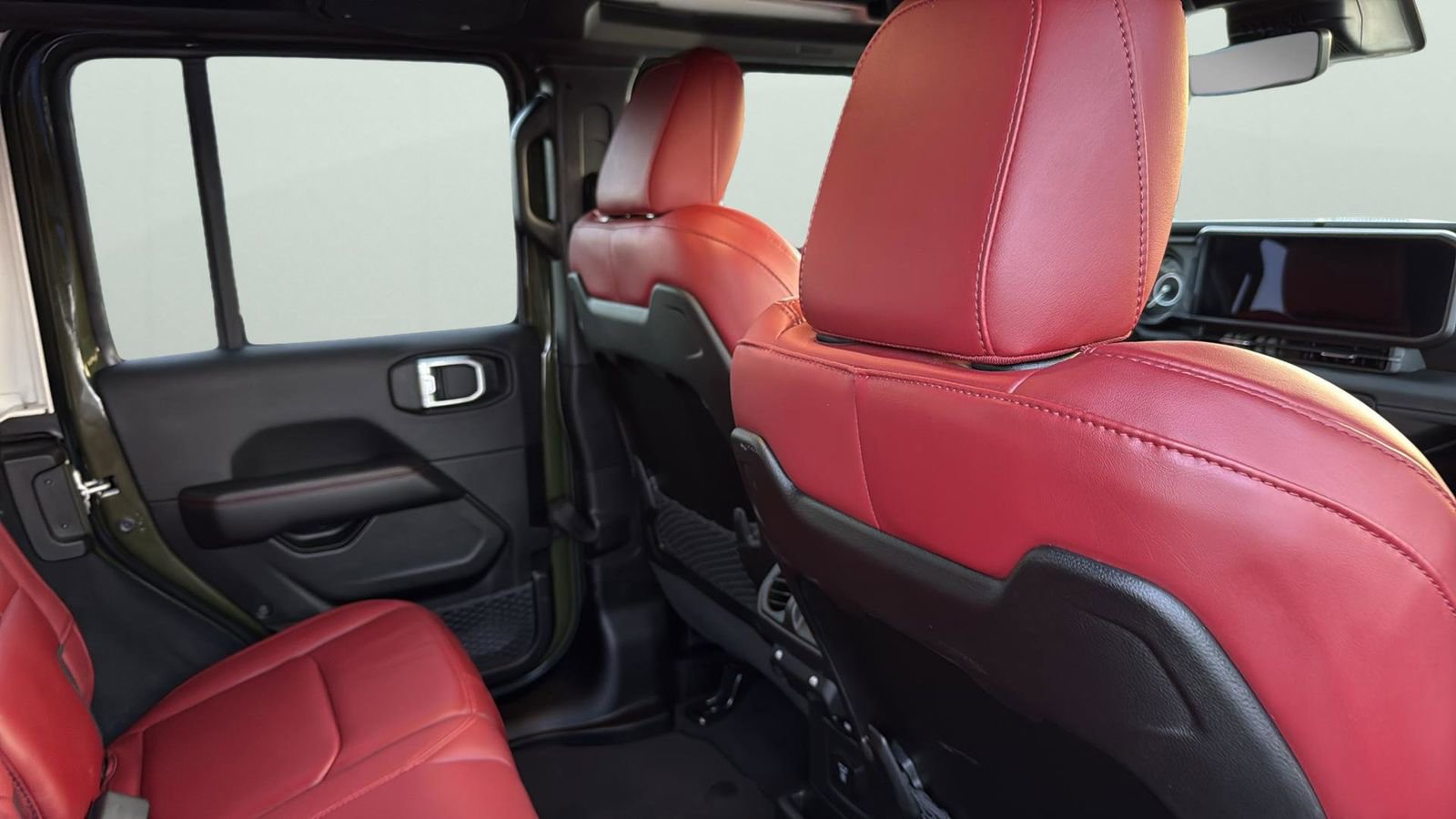 Used 2024 Jeep Wrangler Unlimited Rubicon 392 image 29