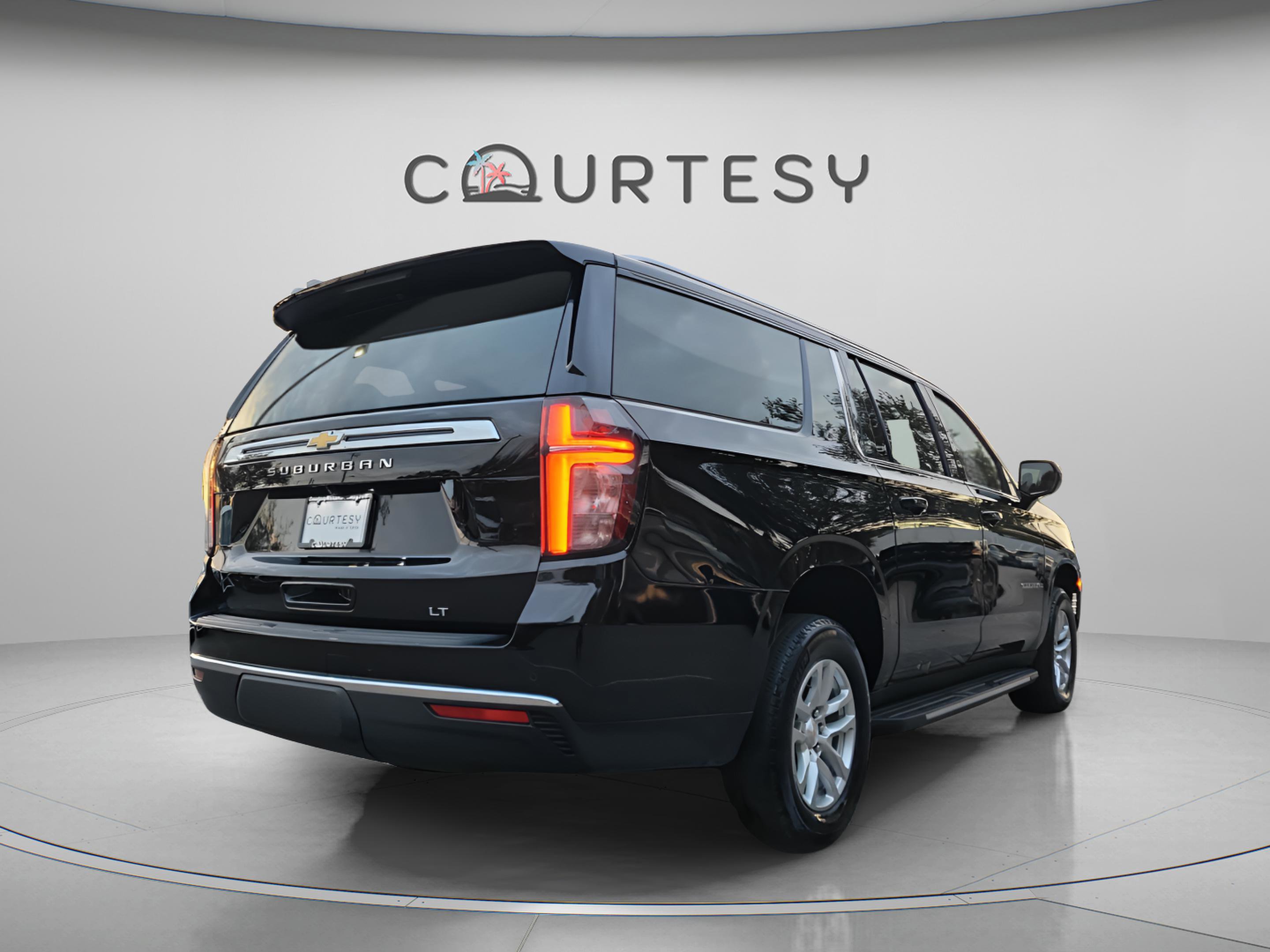 Used 2024 Chevrolet Suburban LT image 5