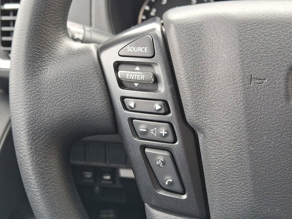Used 2023 Nissan Frontier SV image 9