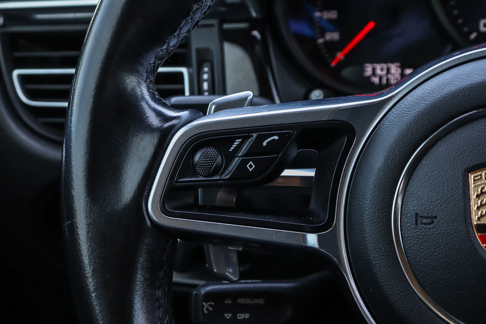 Used 2020 Porsche Macan AWD/4WD image 18