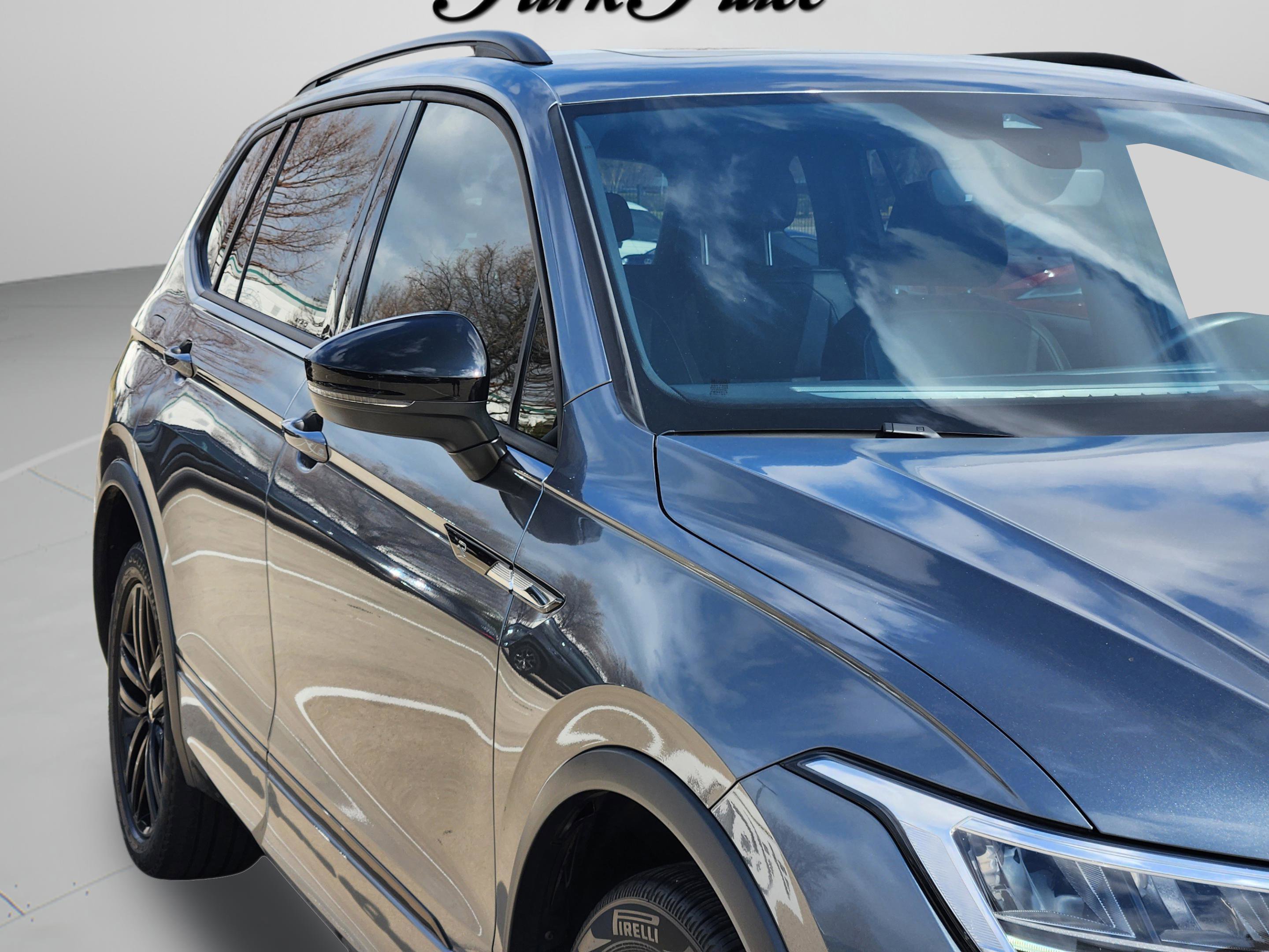 Used 2022 Volkswagen Tiguan SE R-Line image 35