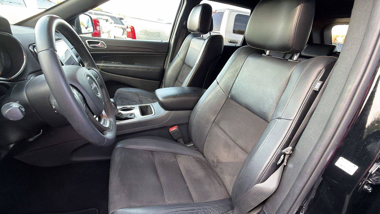 Used 2019 Jeep Grand Cherokee Laredo w/ Laredo X Package RWD image 16