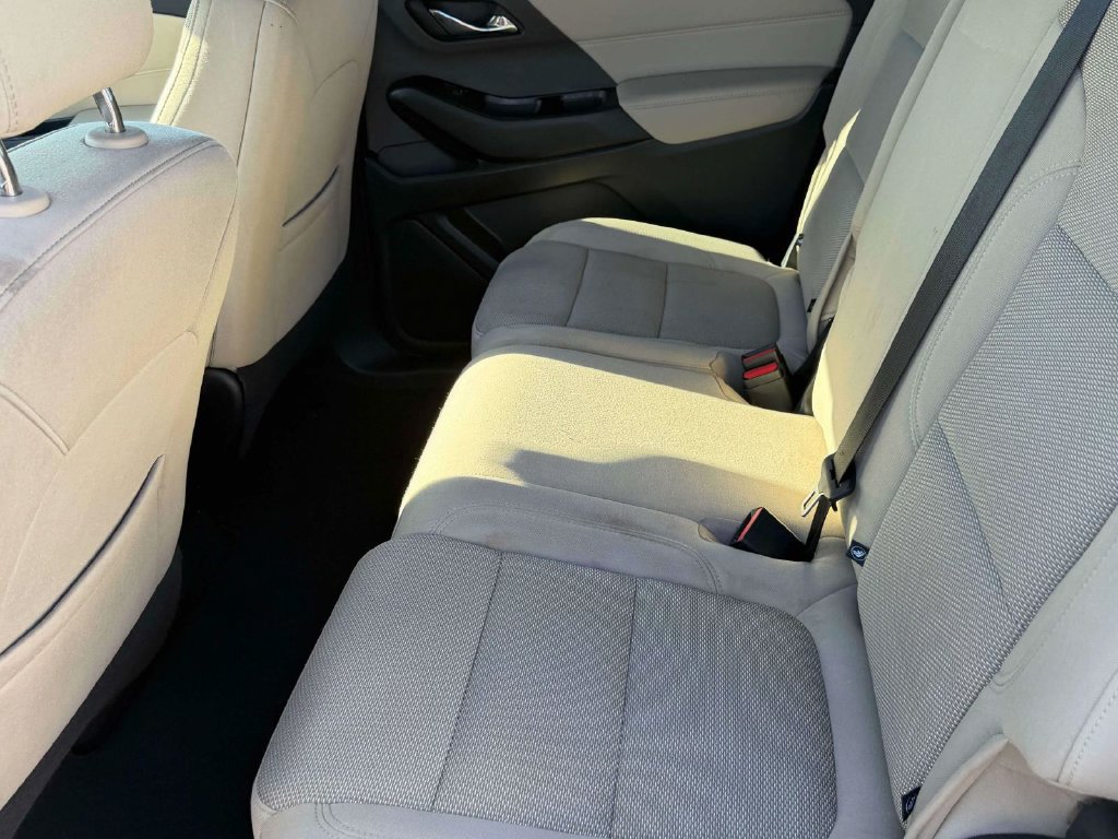 Used 2023 Chevrolet Traverse LS FWD image 28
