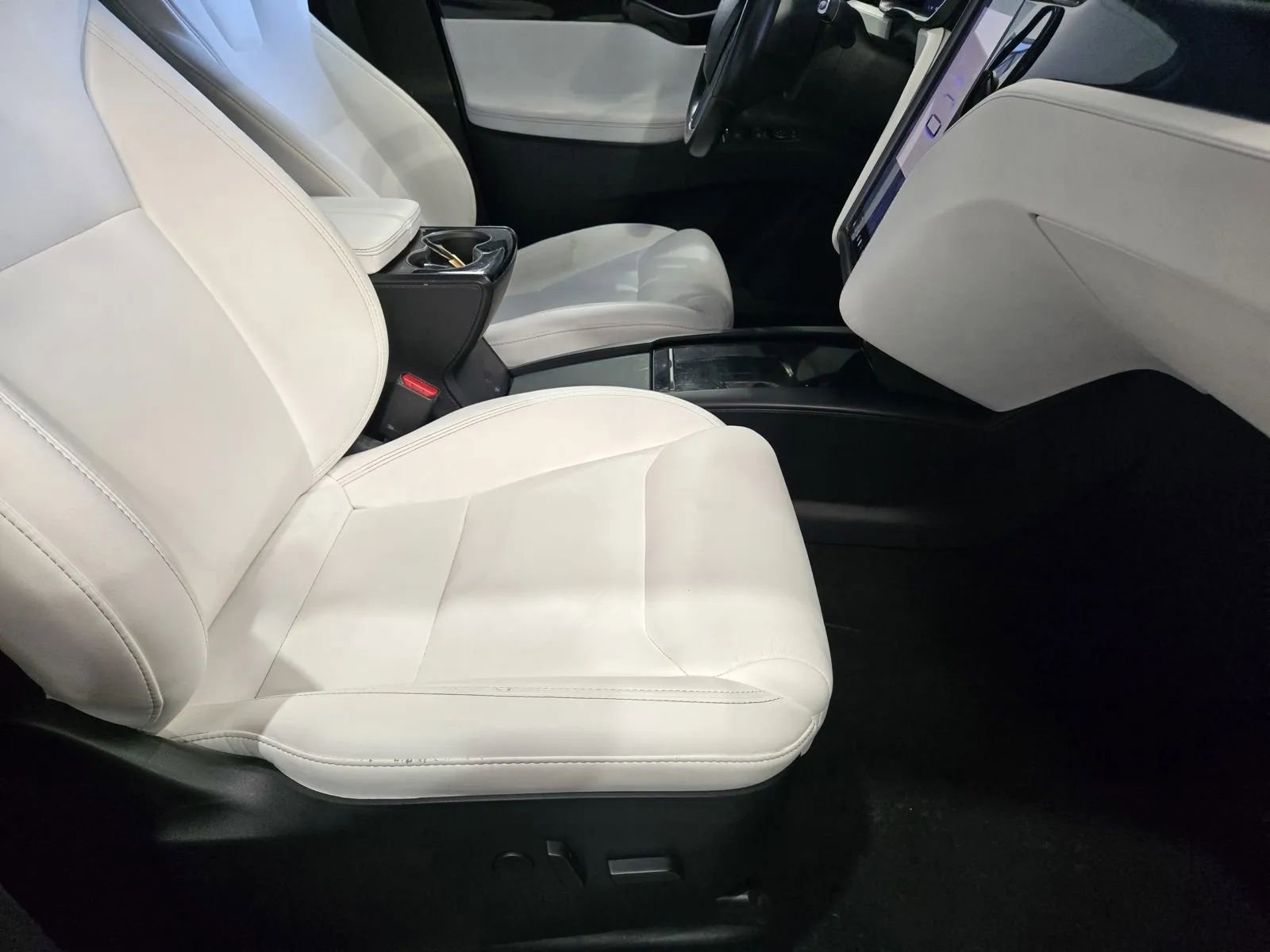 Used 2020 Tesla Model X Long Range AWD/4WD image 7