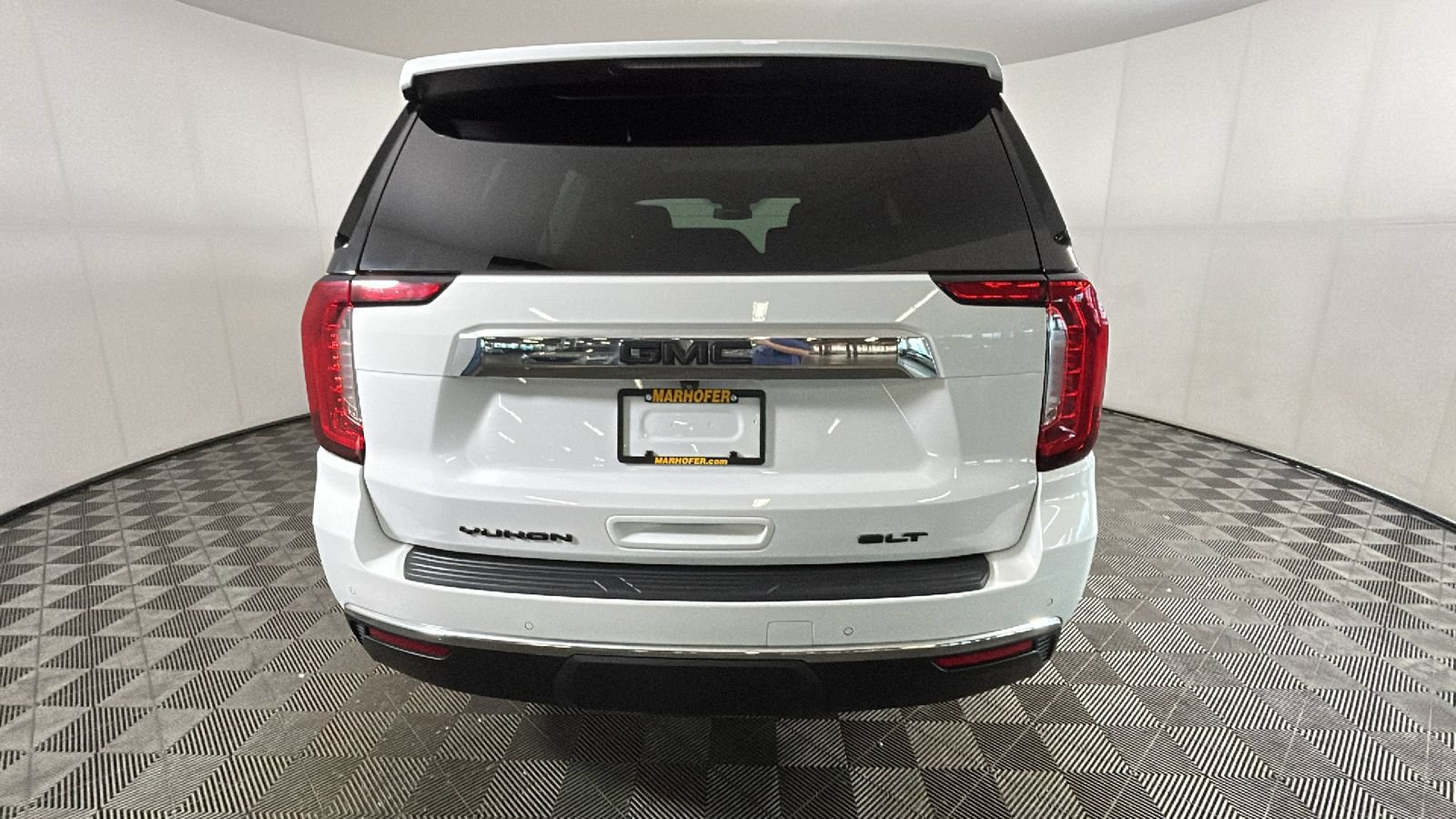 Used 2023 GMC Yukon SLT w/ SLT Premium Package AWD/4WD image 4