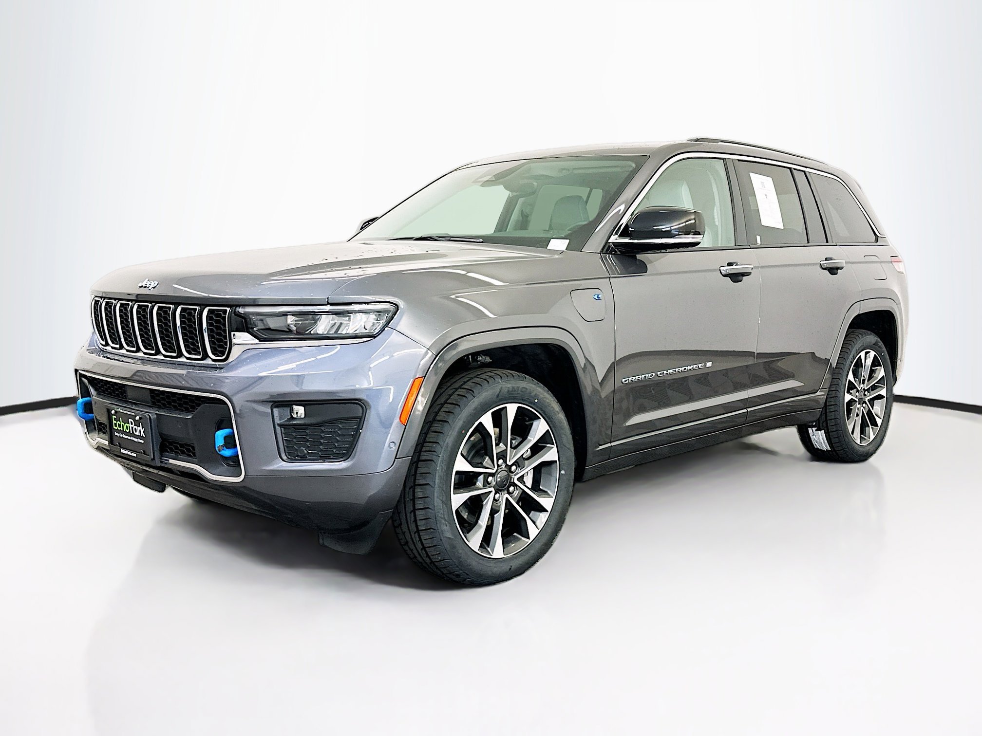 Used 2022 Jeep Grand Cherokee Overland AWD/4WD image 3