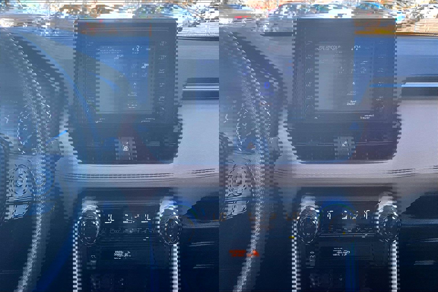 Used 2021 Toyota RAV4 XLE w/ Convenience Package image 6