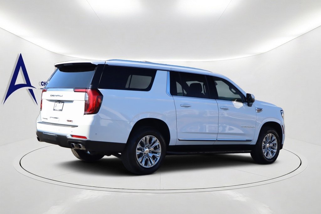 Used 2025 GMC Yukon XL Denali AWD/4WD image 4