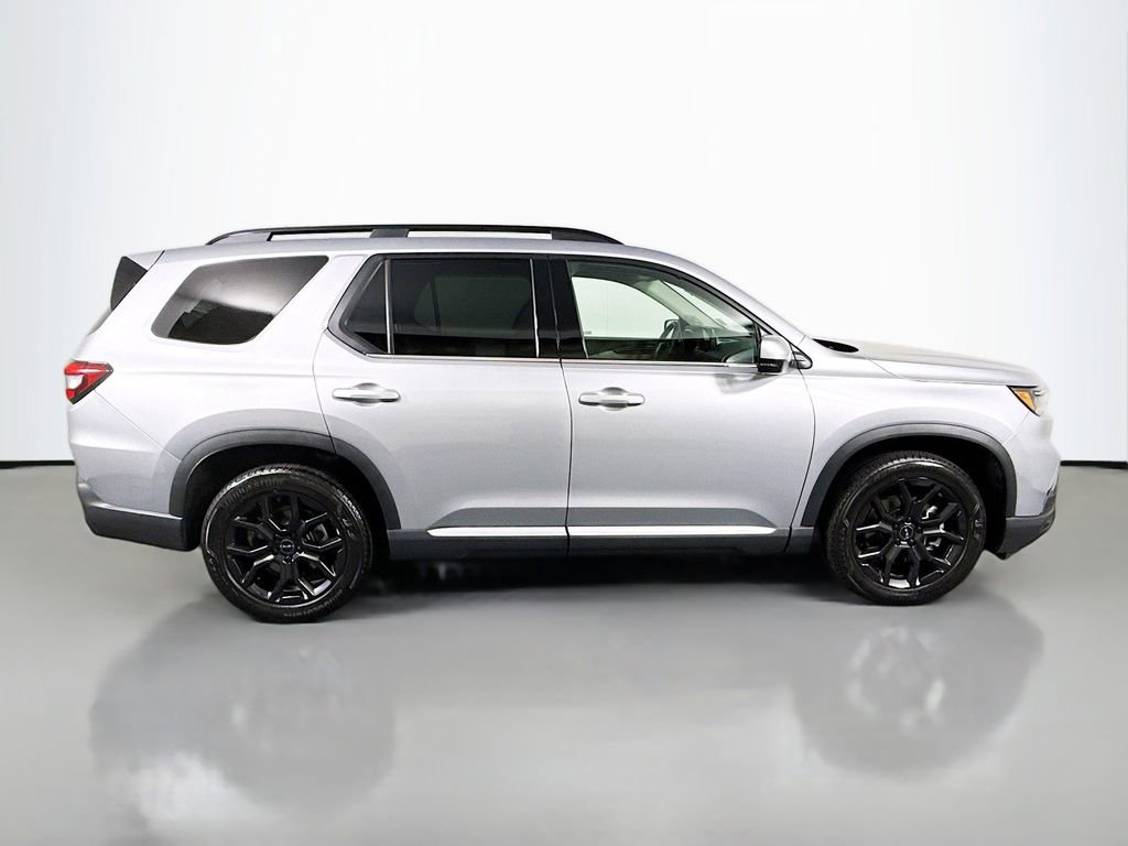 Certified 2025 Honda Pilot Touring image 8