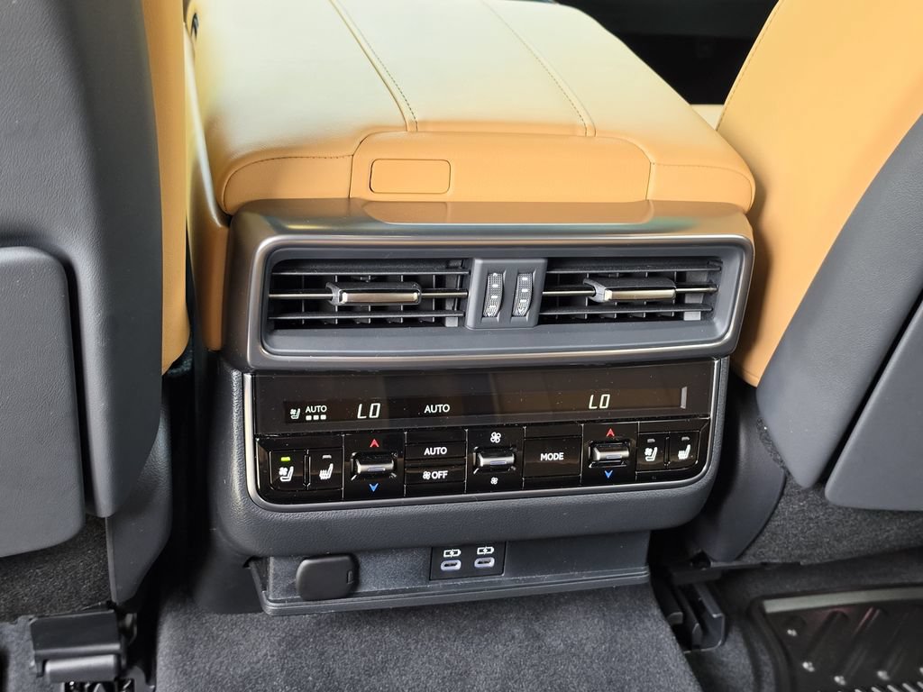 Used 2026 Lexus LX 600 4WD w/ Accessory Package (2T) image 21