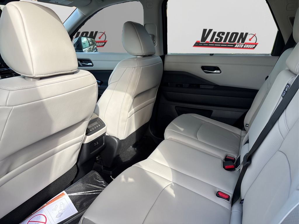 New 2025 Nissan Pathfinder SL image 10