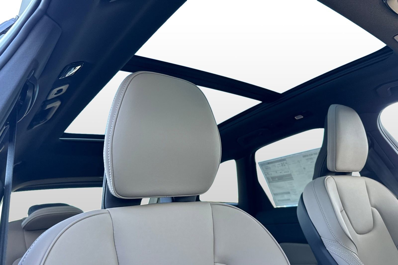 New 2026 Volvo XC60 B5 Plus w/ Protection Package Premier image 19