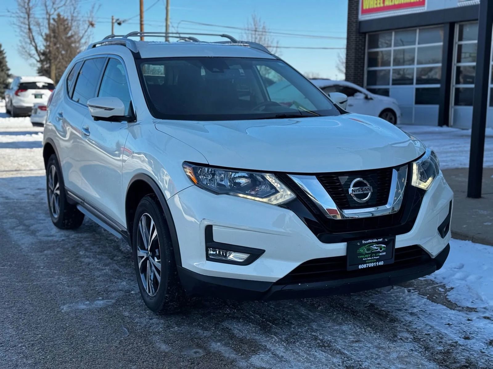 Used 2017 Nissan Rogue SL image 1