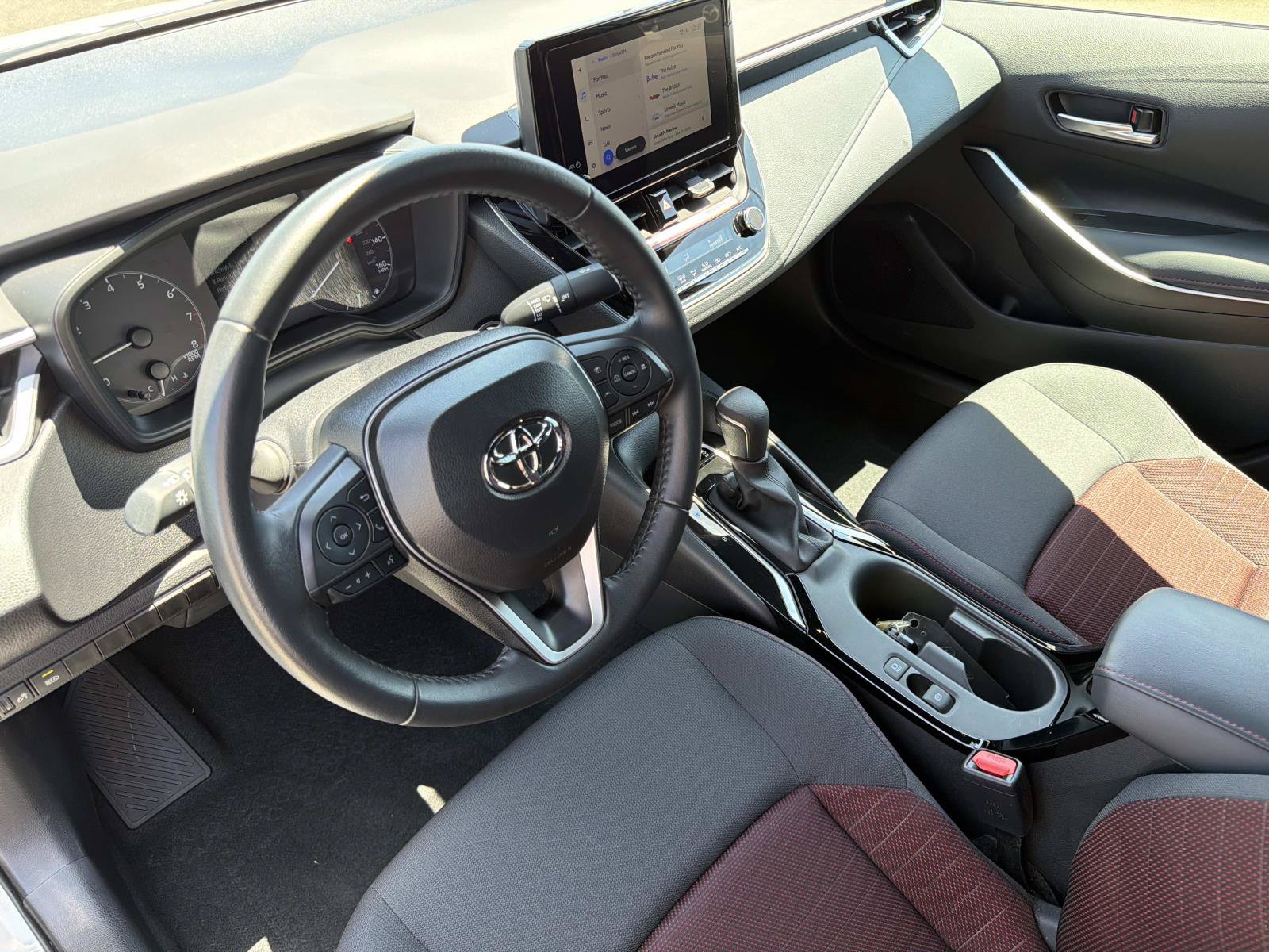 Used 2025 Toyota Corolla SE FWD image 7