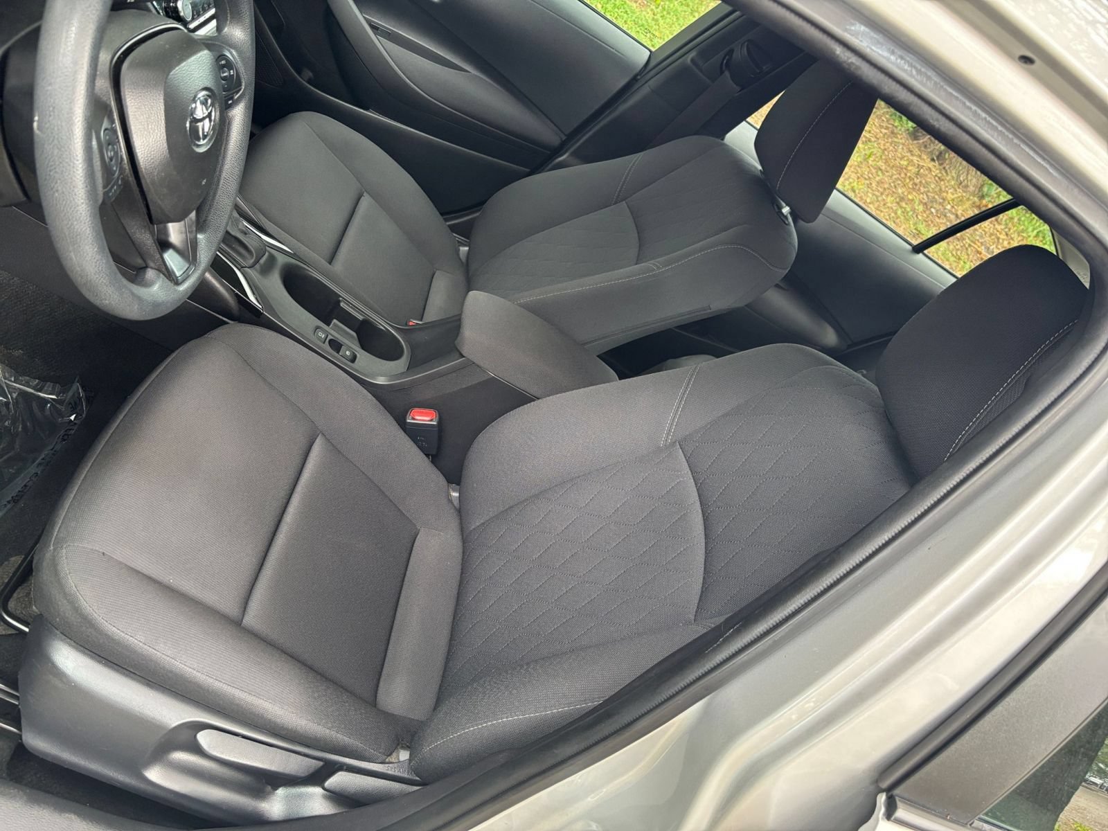 Used 2025 Toyota Corolla LE FWD image 33