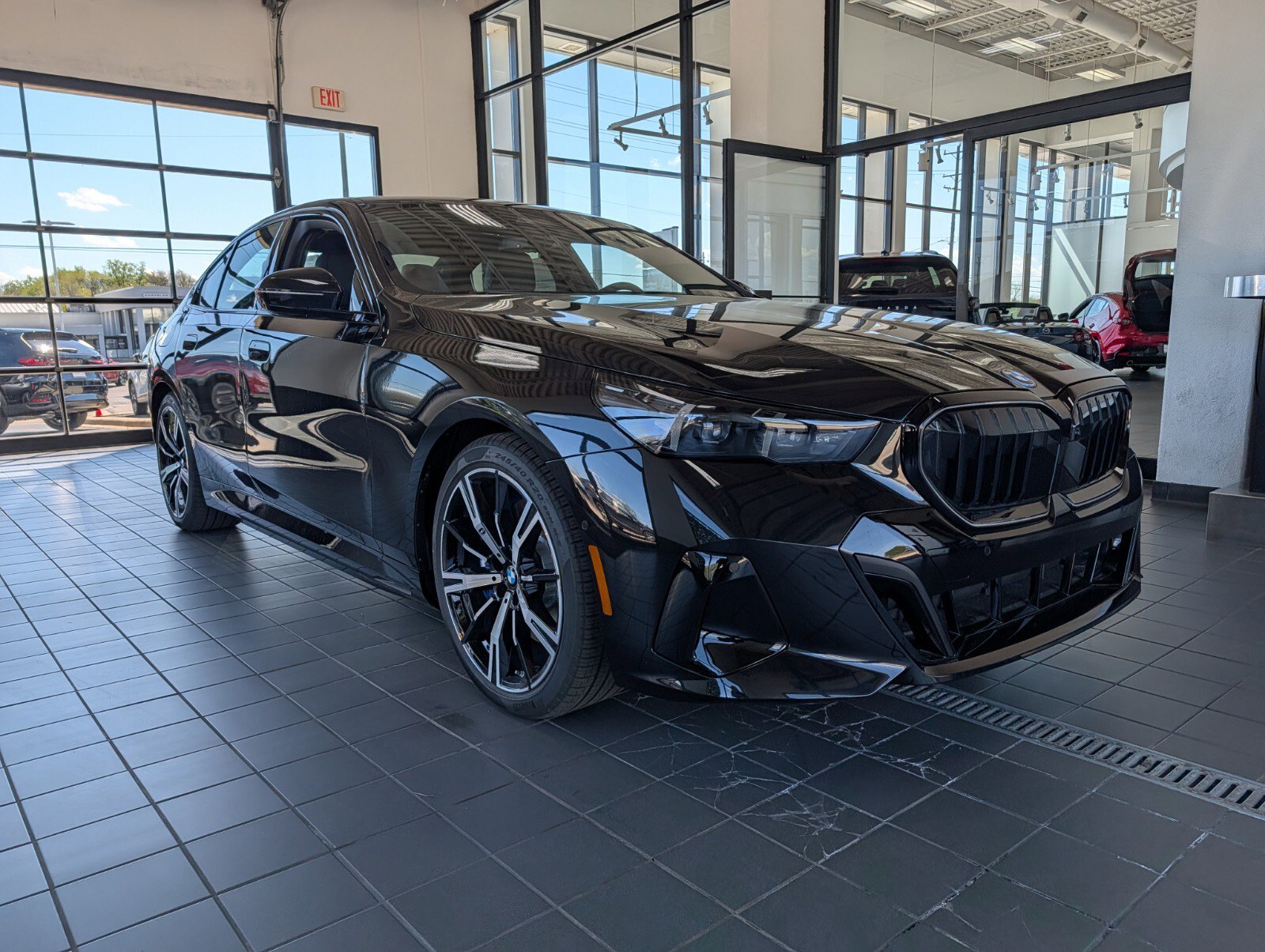 New 2027 BMW 550e xDrive AWD/4WD image 1