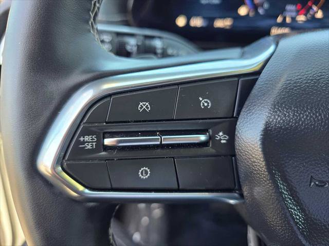 Used 2025 Chevrolet Traverse LT AWD/4WD image 25