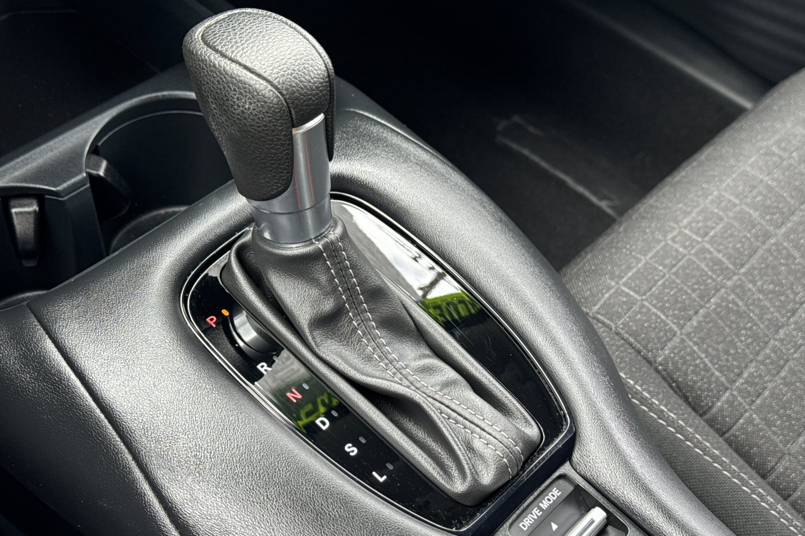 Certified 2025 Honda HR-V LX image 21