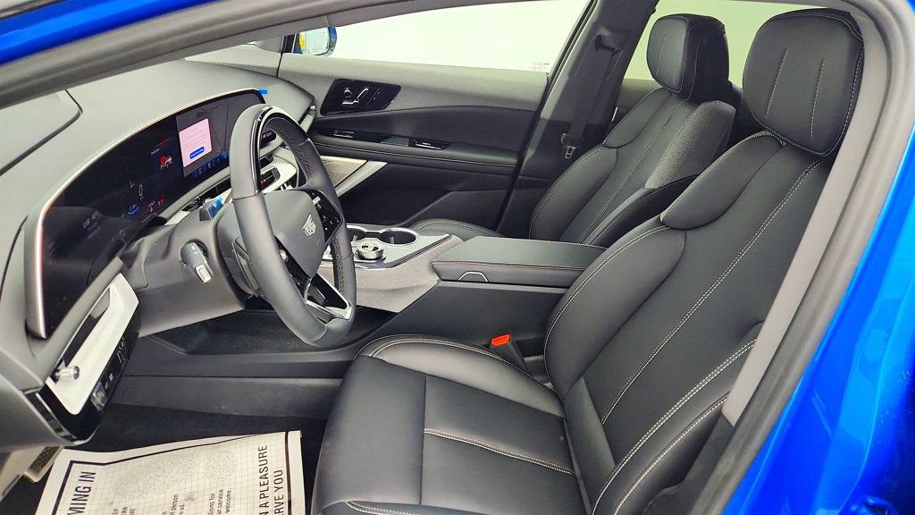 Used 2025 Cadillac Optiq Luxury 1 image 19