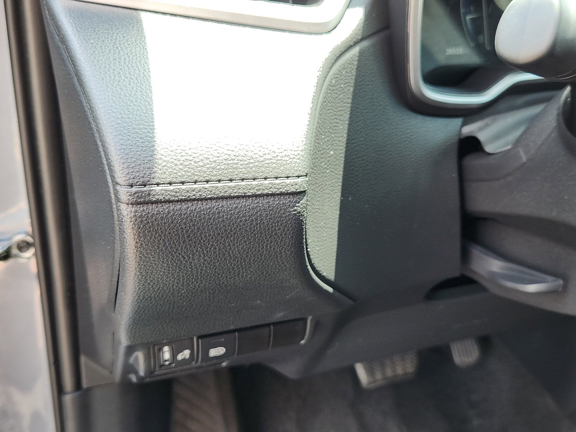 Certified 2025 Toyota Corolla Cross XLE FWD image 12