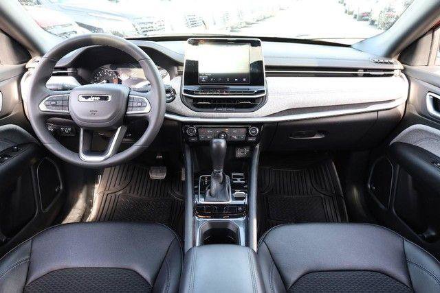 Used 2025 Jeep Compass Latitude w/ Sun & Sound Group AWD/4WD image 24