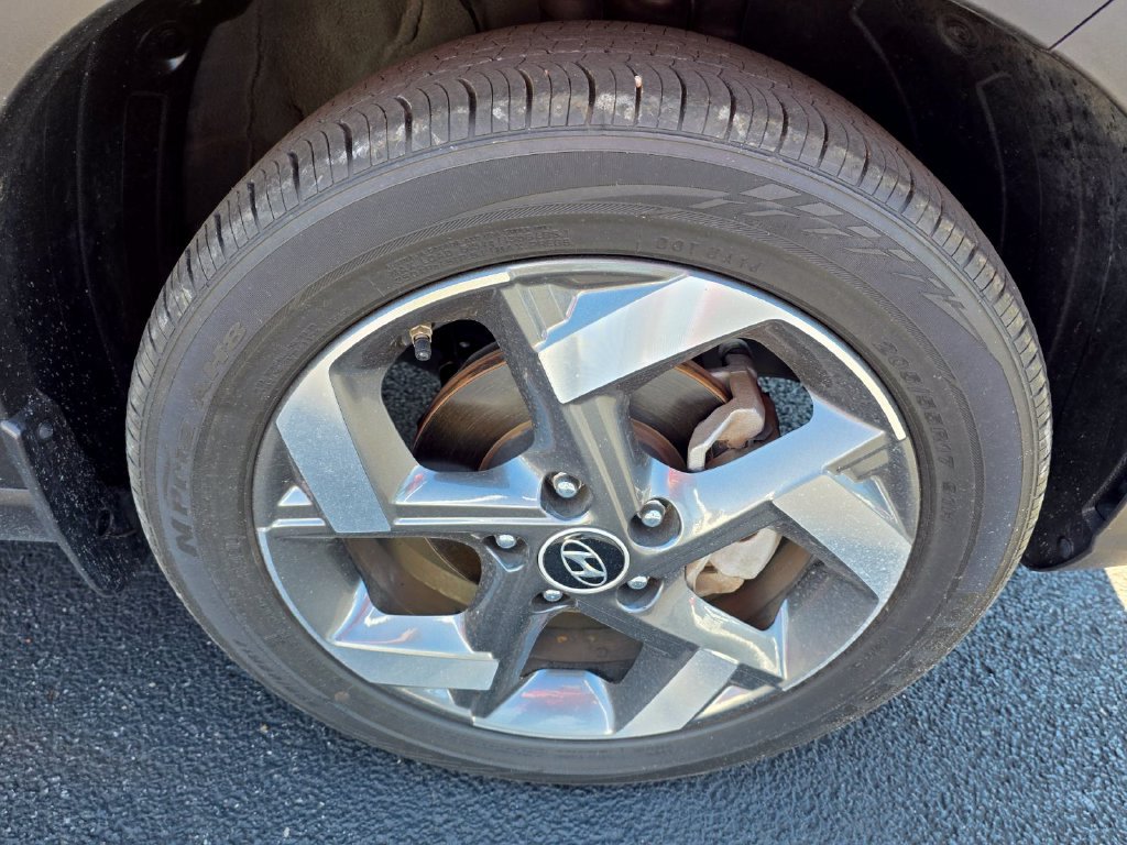 Used 2023 Hyundai Venue SEL FWD image 11