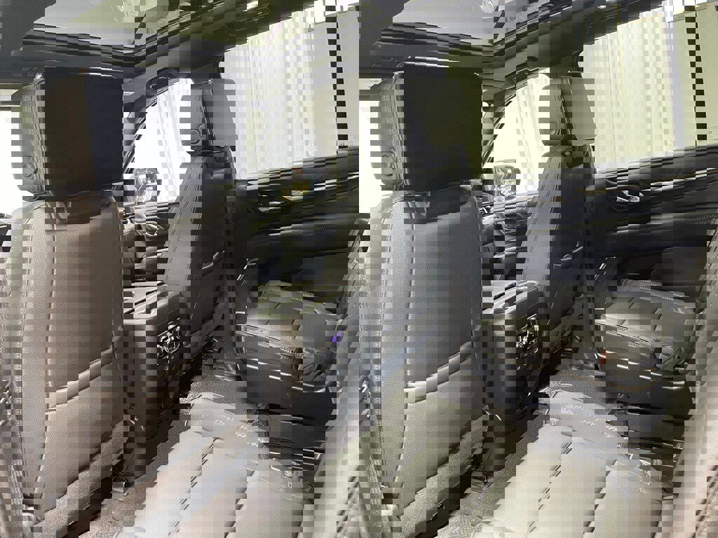 Used 2023 GMC Yukon XL Denali w/ Advanced Technology Package image 26