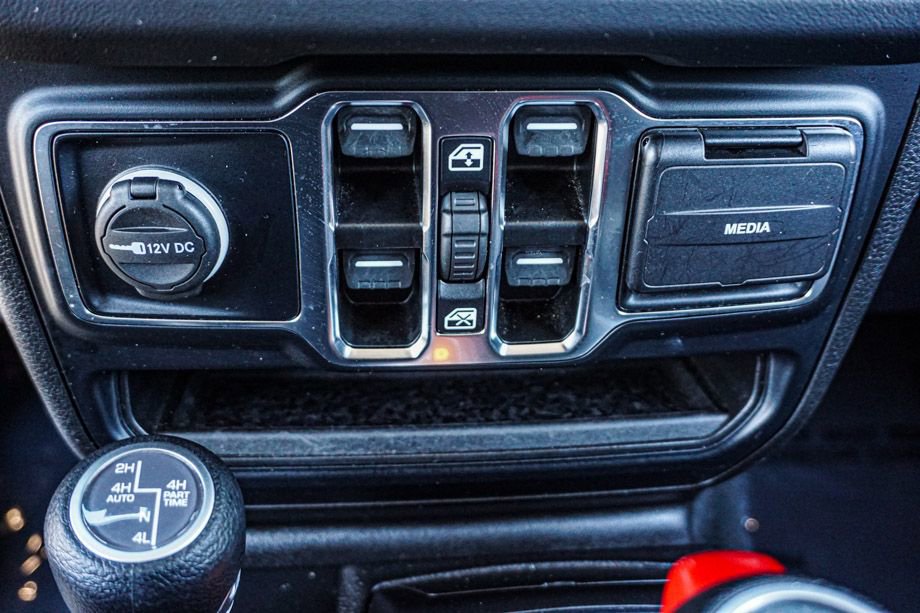 Used 2024 Jeep Wrangler Unlimited Sahara image 36