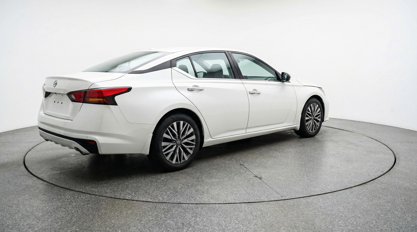 Used 2025 Nissan Altima 2.5 SV image 9