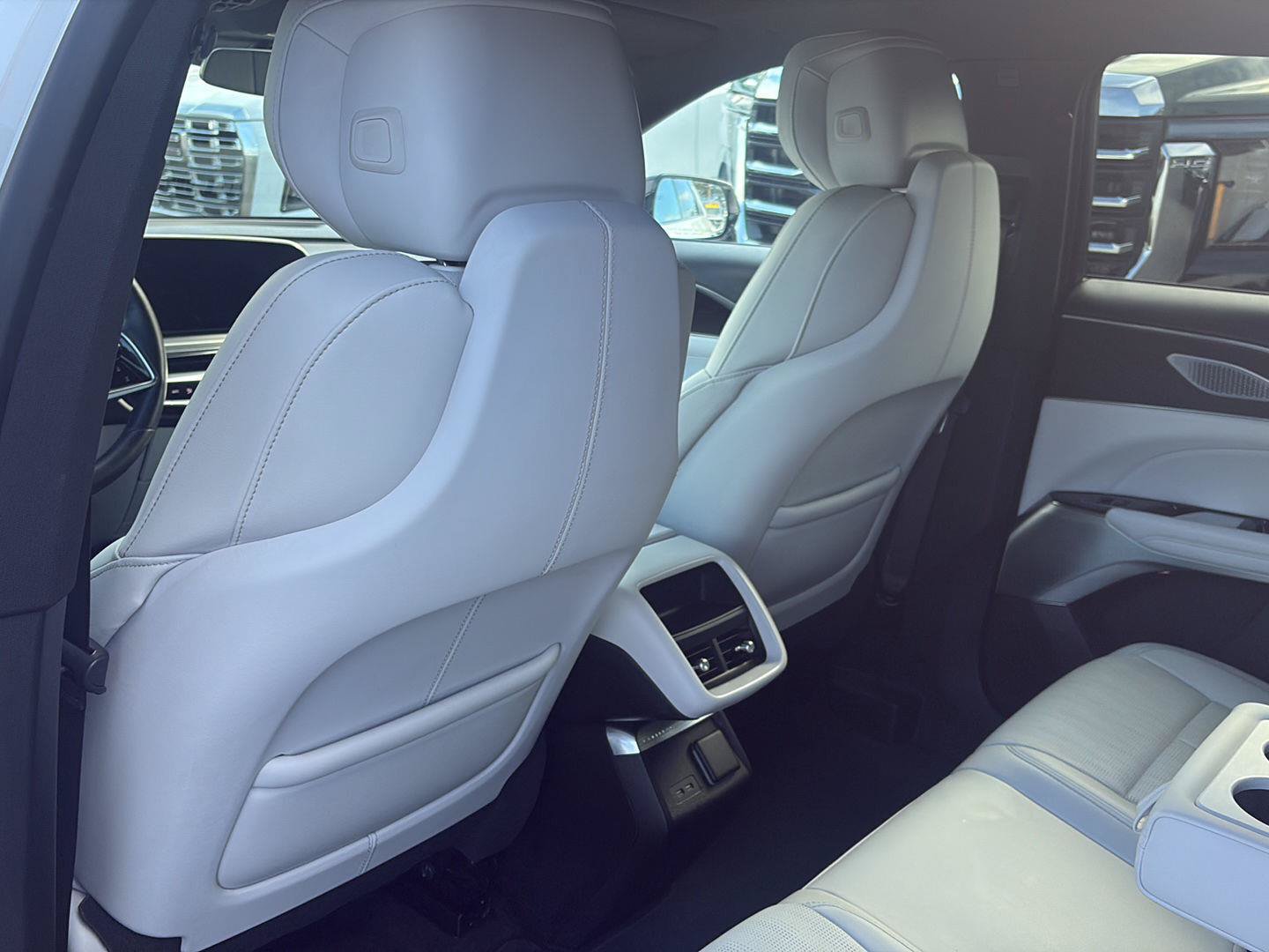 Used 2024 Cadillac Lyriq Luxury AWD/4WD image 44