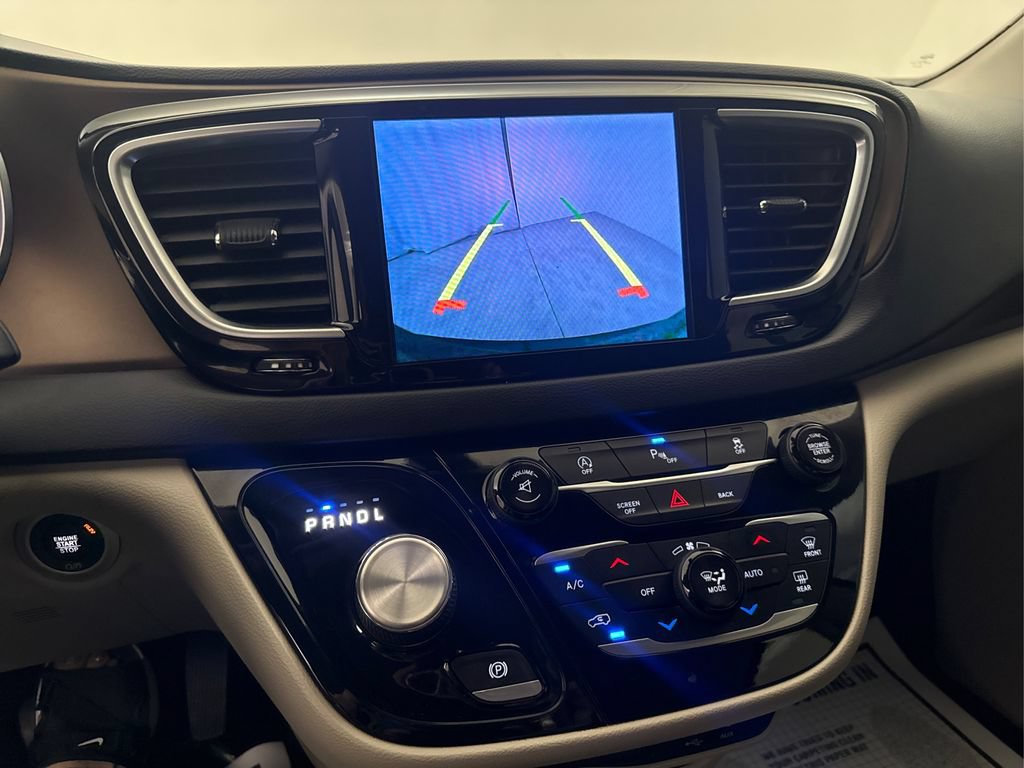 Used 2017 Chrysler Pacifica Touring-L Plus FWD image 39