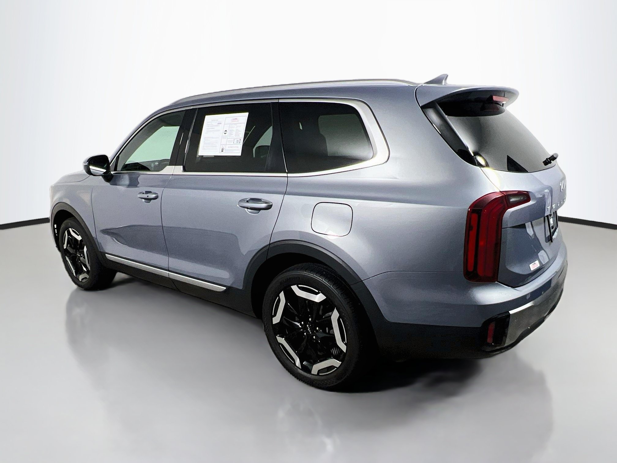 Used 2025 Kia Telluride S FWD image 8