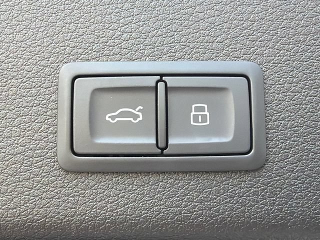 Used 2022 Audi e-tron Premium Plus AWD/4WD image 19