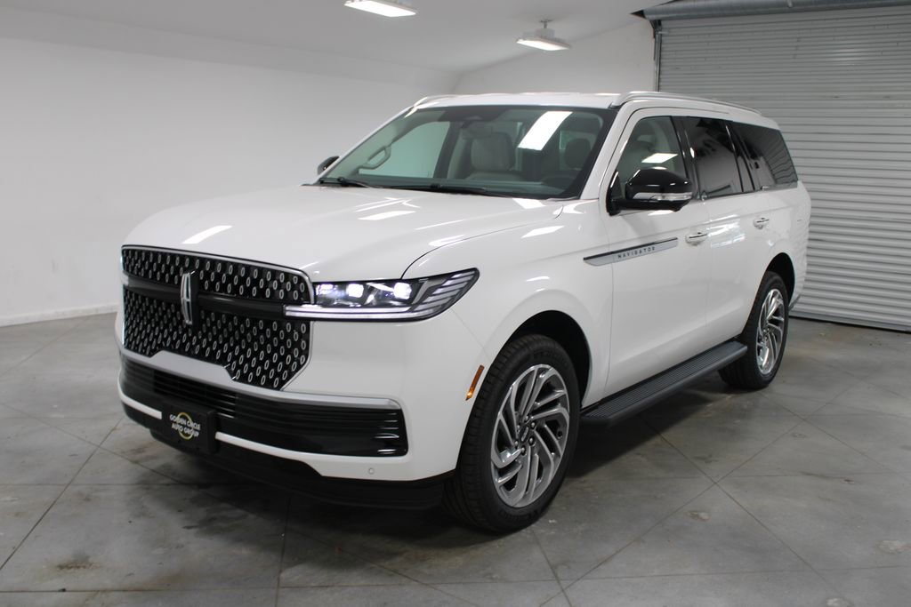 New 2026 Lincoln Navigator Premier AWD/4WD image 3