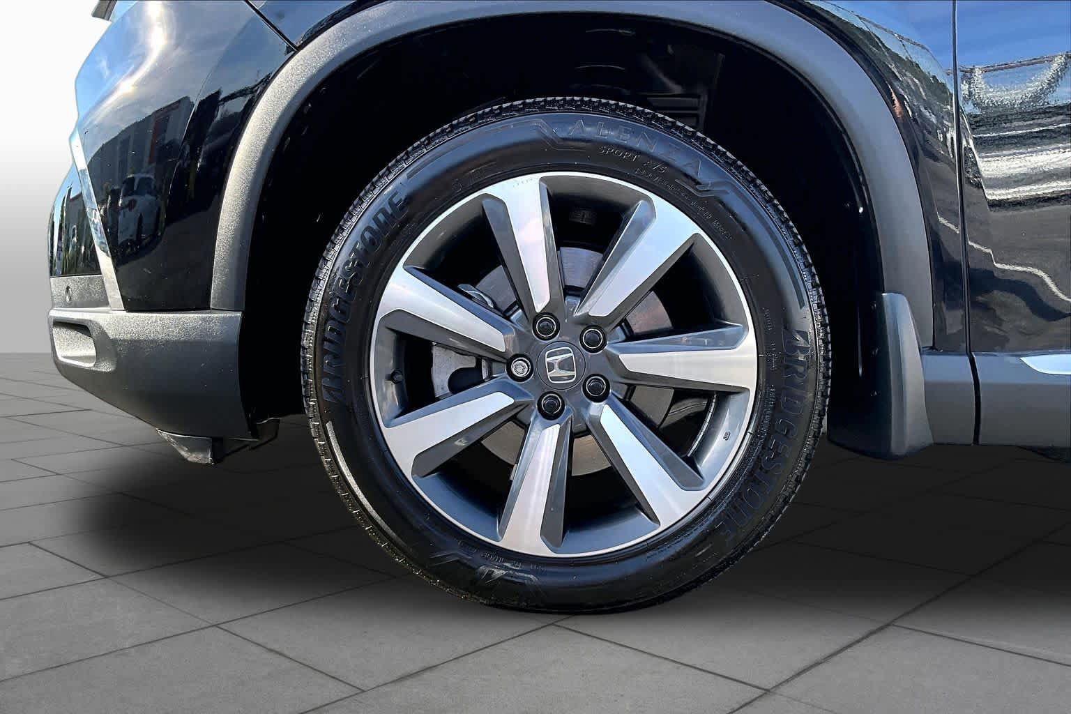 Used 2023 Honda Pilot Touring image 11