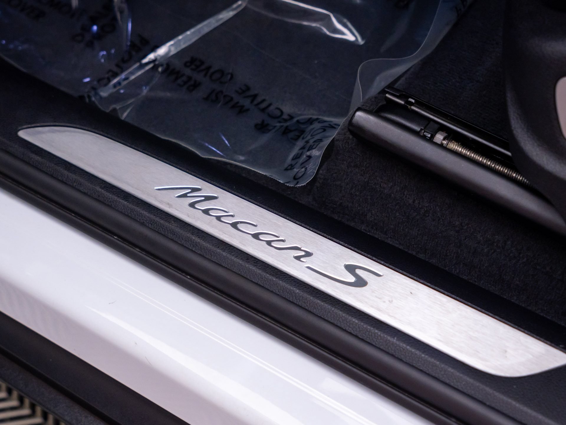 Certified 2021 Porsche Macan S AWD/4WD image 16