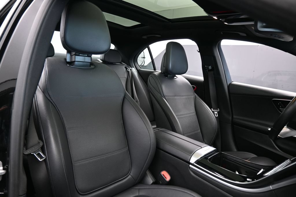 Used 2025 Mercedes-Benz C 300 Sedan image 46