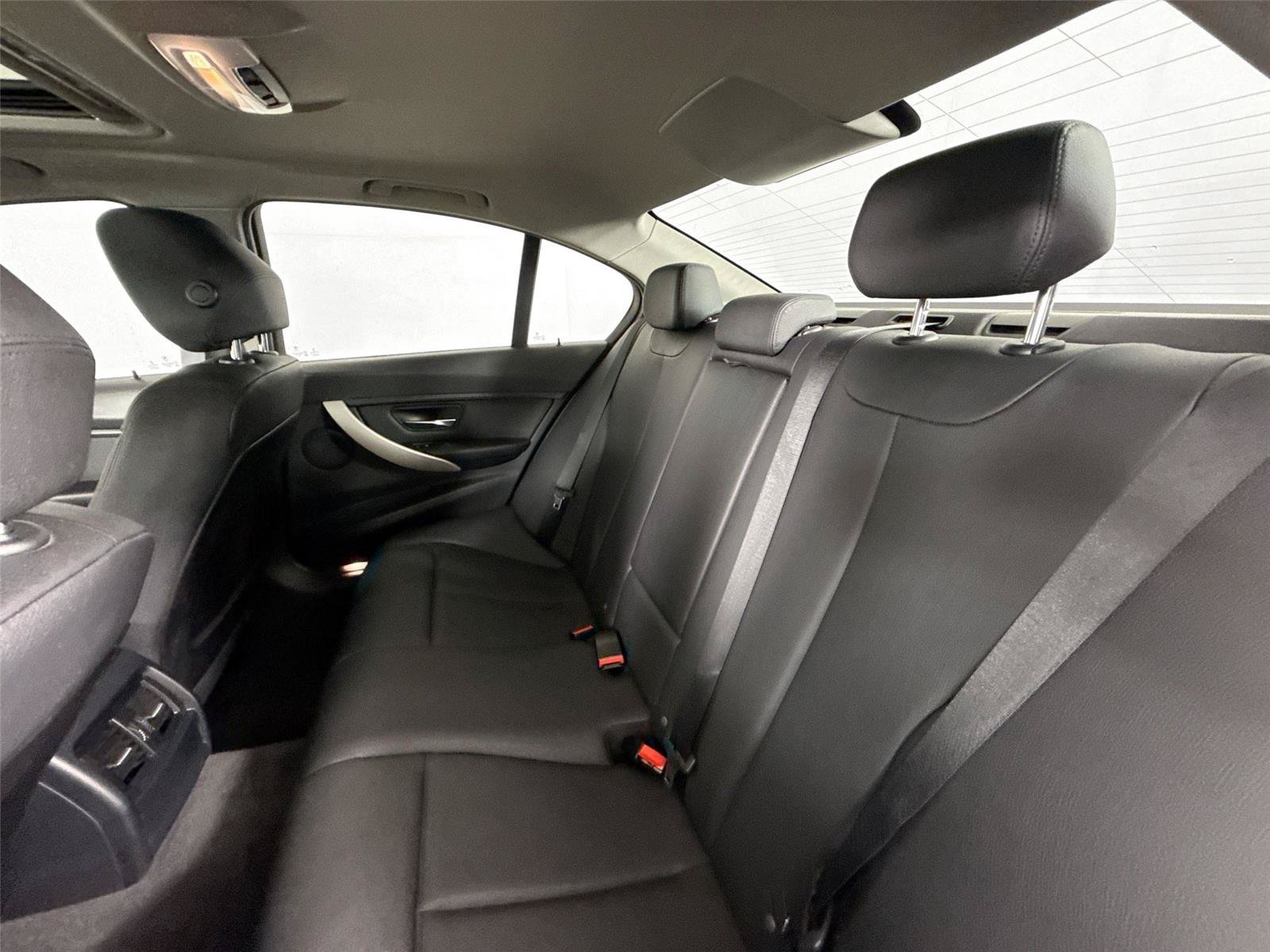 Used 2015 BMW 320i xDrive Sedan AWD/4WD image 28