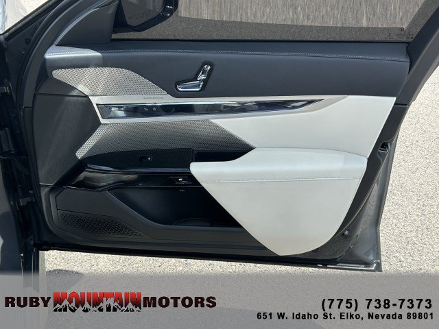 Used 2025 BMW 750e xDrive w/ Premium Package AWD/4WD image 28